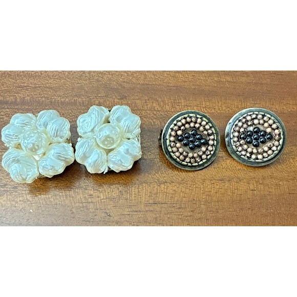The Unbranded Brand Jewelry - Lot of 2 Vintage Clip-On Earrings • Pearlized Flower & Beaded Round Tribal Style